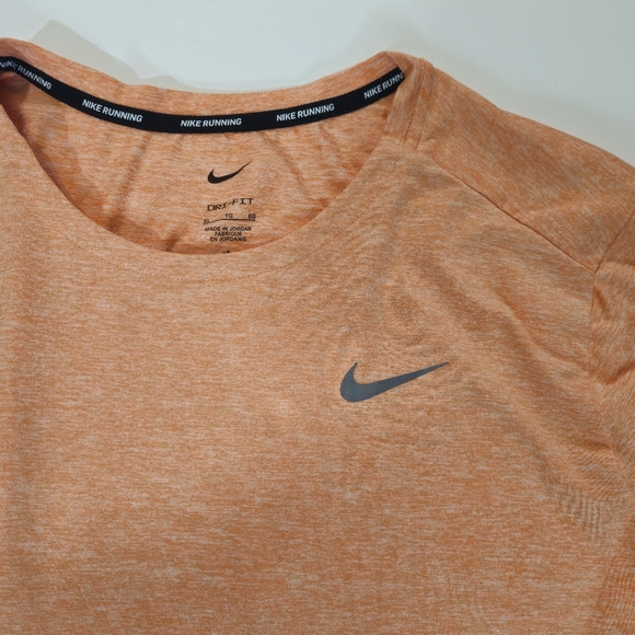 Nike Running T-shirt Mens Size XL Orange Black Swoosh Logo Thumb Hole Athletic - Picture 4 of 9